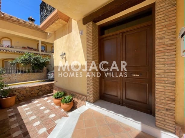 5 slaapkamer Villa te koop in Turre met garage - € 370.000 (Ref: 9973763)