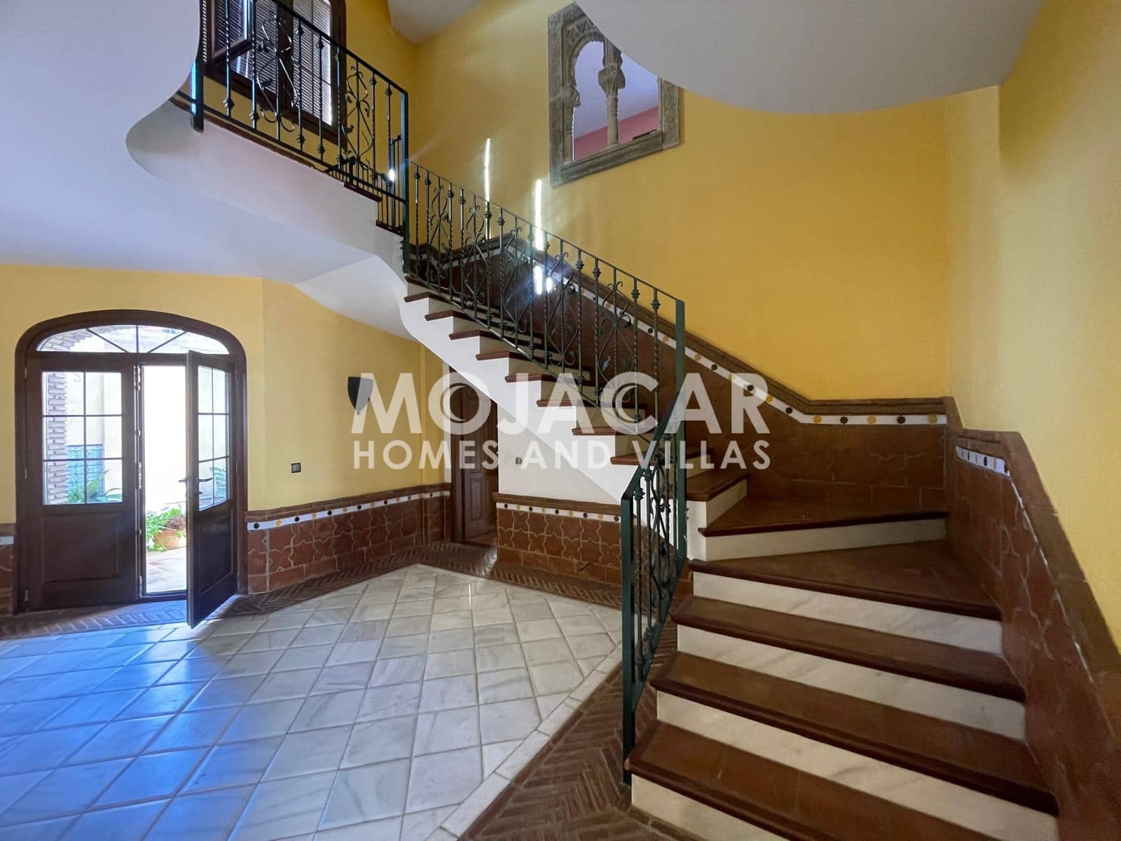 5 slaapkamer Villa te koop in Turre met garage - € 370.000 (Ref: 9973763)