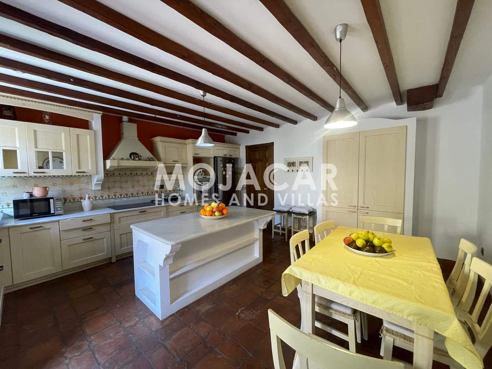 5 slaapkamer Villa te koop in Turre met garage - € 370.000 (Ref: 9973763)