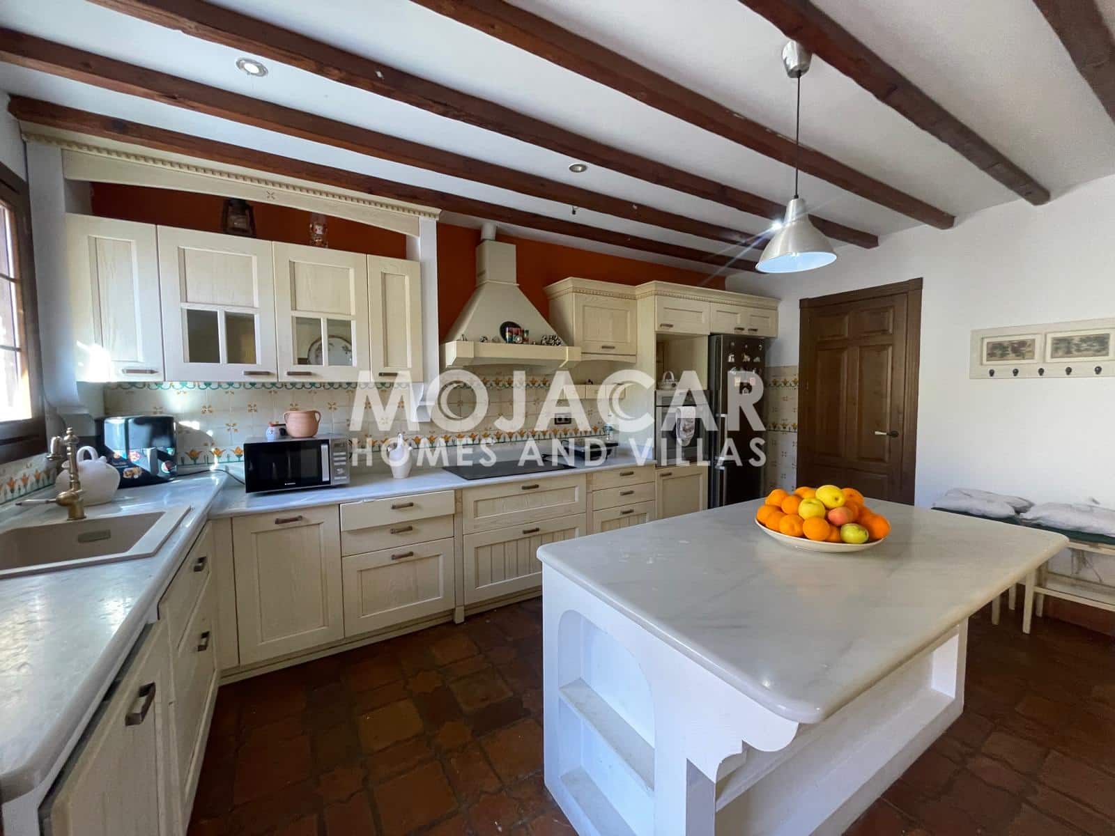 5 slaapkamer Villa te koop in Turre met garage - € 370.000 (Ref: 9973763)
