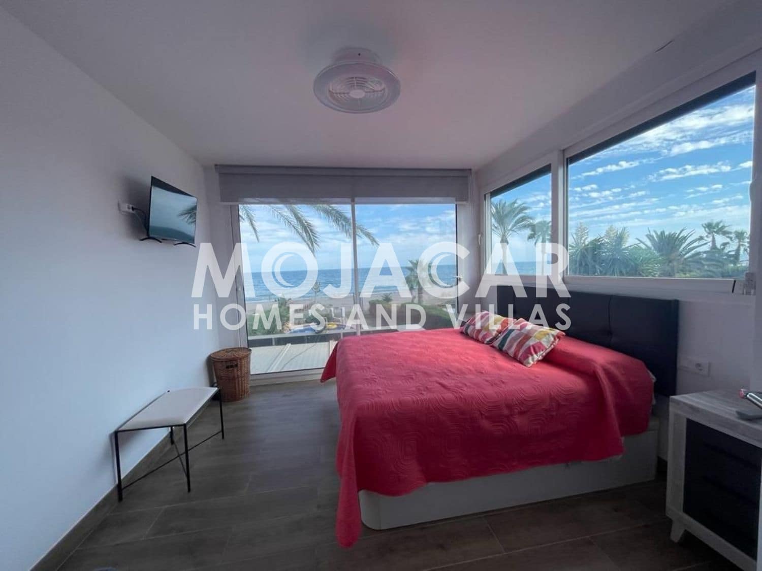 5 bedroom Villa for sale in Vera with pool garage - € 1,100,000 (Ref: 9973953)