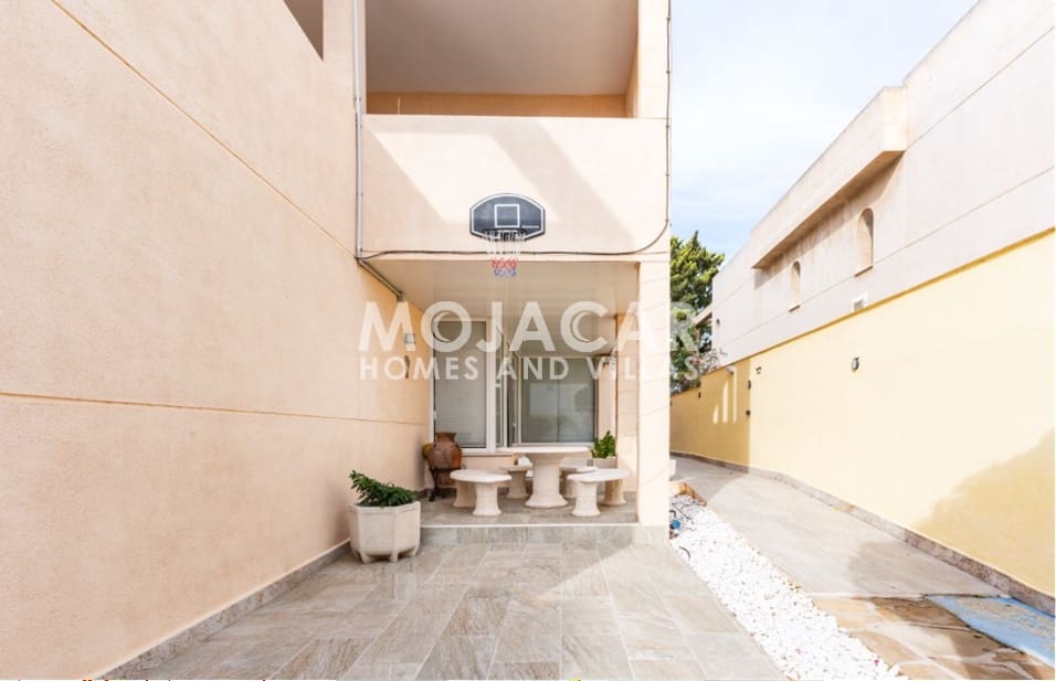 5 bedroom Villa for sale in Garrucha with pool garage - € 999,995 (Ref: 9978051)