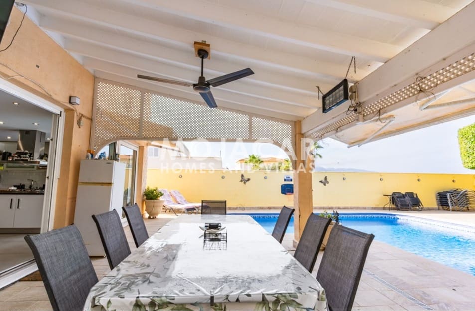 5 bedroom Villa for sale in Garrucha with pool garage - € 999,995 (Ref: 9978051)