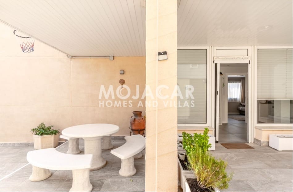 5 bedroom Villa for sale in Garrucha with pool garage - € 999,995 (Ref: 9978051)