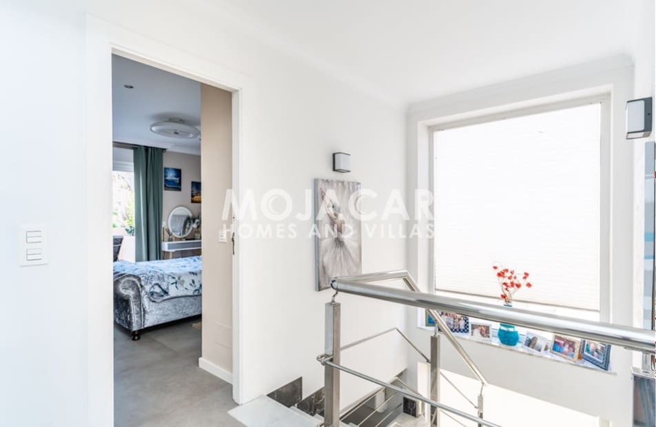 5 bedroom Villa for sale in Garrucha with pool garage - € 999,995 (Ref: 9978051)