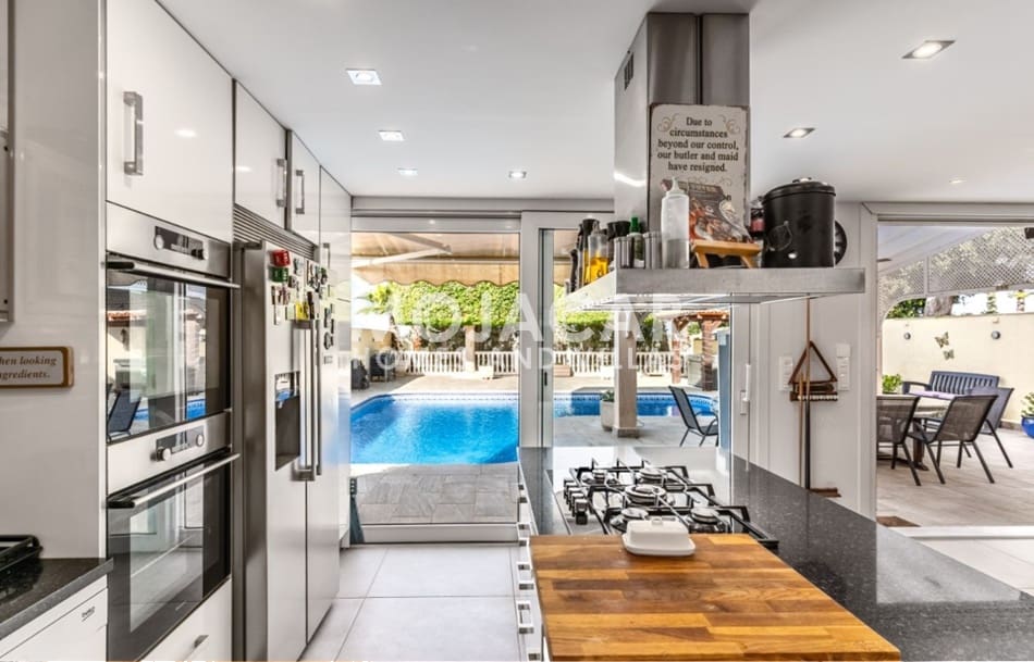5 bedroom Villa for sale in Garrucha with pool garage - € 999,995 (Ref: 9978051)