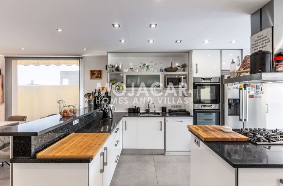 5 bedroom Villa for sale in Garrucha with pool garage - € 999,995 (Ref: 9978051)