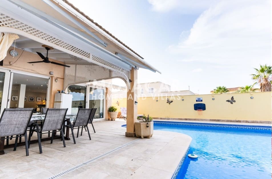 5 bedroom Villa for sale in Garrucha with pool garage - € 999,995 (Ref: 9978051)
