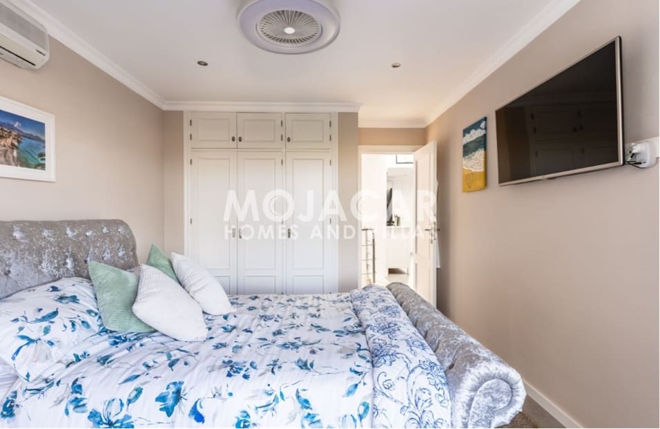 5 bedroom Villa for sale in Garrucha with pool garage - € 999,995 (Ref: 9978051)