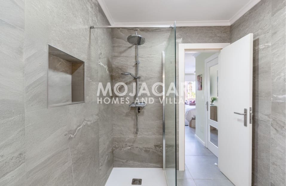 5 bedroom Villa for sale in Garrucha with pool garage - € 999,995 (Ref: 9978051)