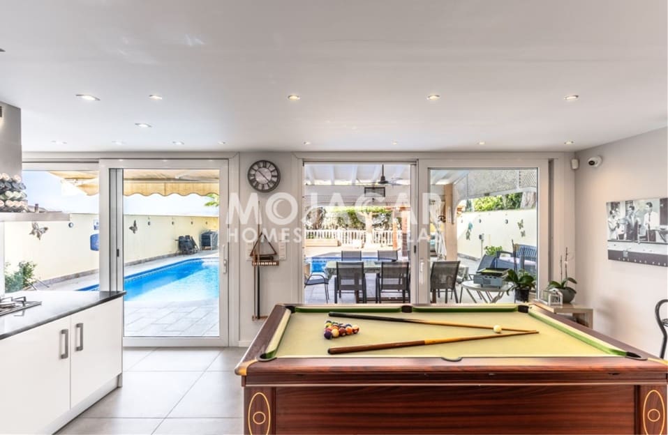 5 bedroom Villa for sale in Garrucha with pool garage - € 999,995 (Ref: 9978051)