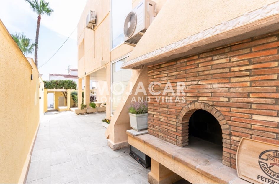5 bedroom Villa for sale in Garrucha with pool garage - € 999,995 (Ref: 9978051)