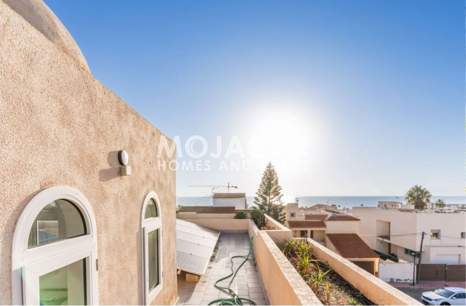 5 bedroom Villa for sale in Garrucha with pool garage - € 999,995 (Ref: 9978051)