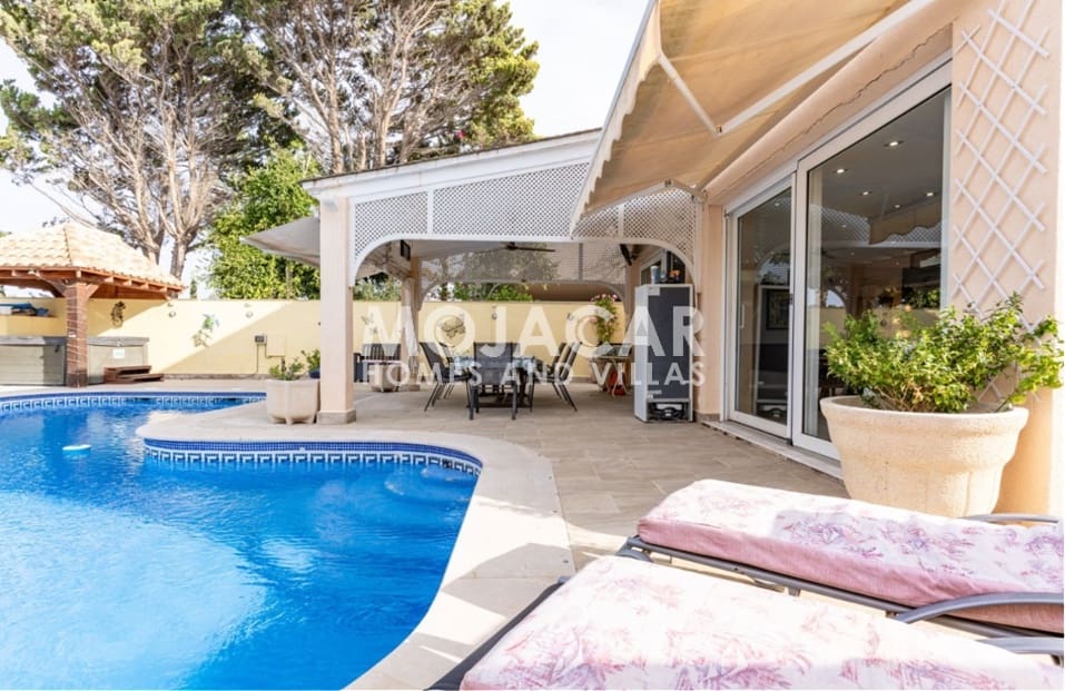 5 bedroom Villa for sale in Garrucha with pool garage - € 999,995 (Ref: 9978051)