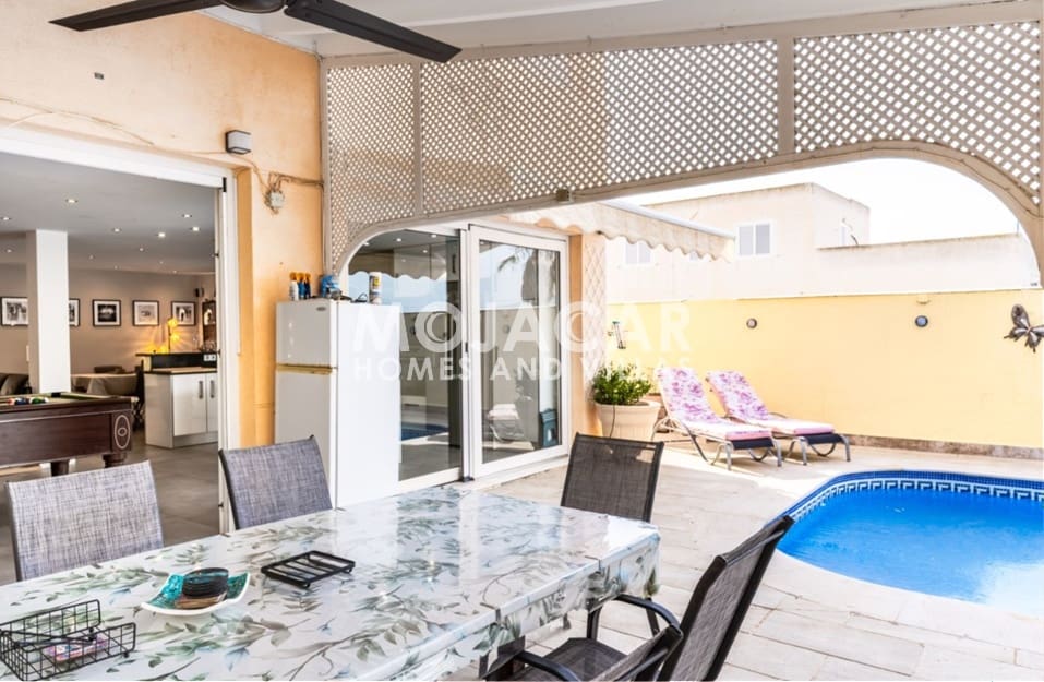 5 bedroom Villa for sale in Garrucha with pool garage - € 999,995 (Ref: 9978051)