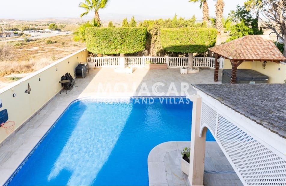 5 bedroom Villa for sale in Garrucha with pool garage - € 999,995 (Ref: 9978051)