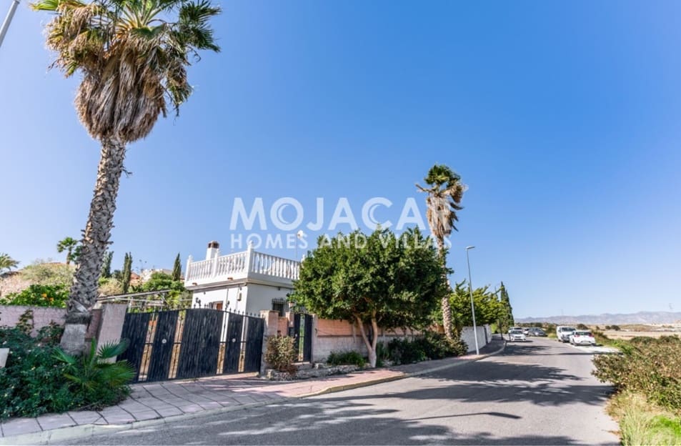 3 Zimmer Villa zu verkaufen in Vera mit Pool Garage - 355.000 € (Ref: 9978053)