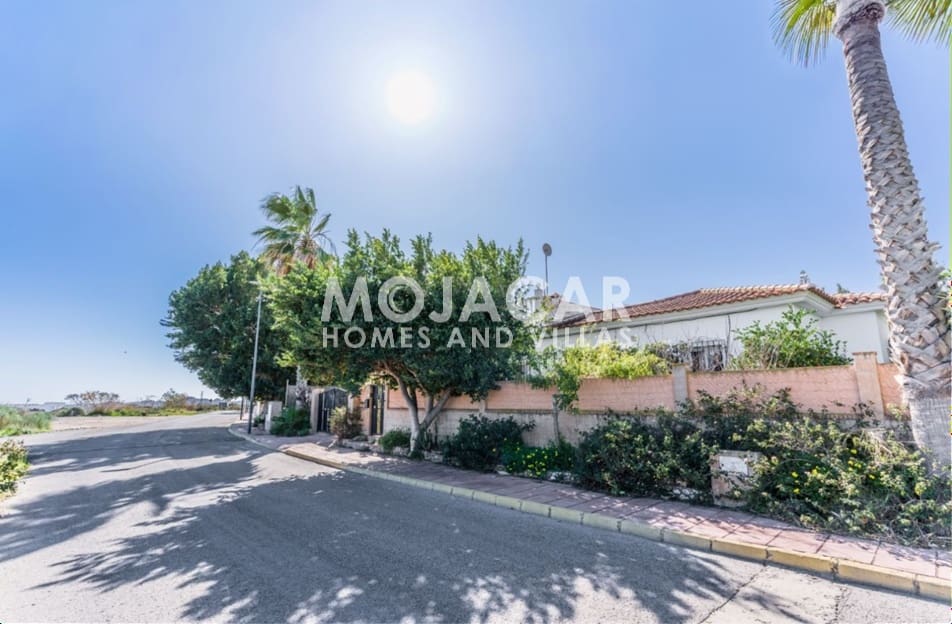 3 Zimmer Villa zu verkaufen in Vera mit Pool Garage - 355.000 € (Ref: 9978053)