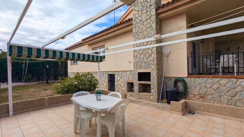 4 soveværelse Villa til salg i Pilar de la Horadada med swimmingpool garage - € 690.000 (Ref: 8736100)