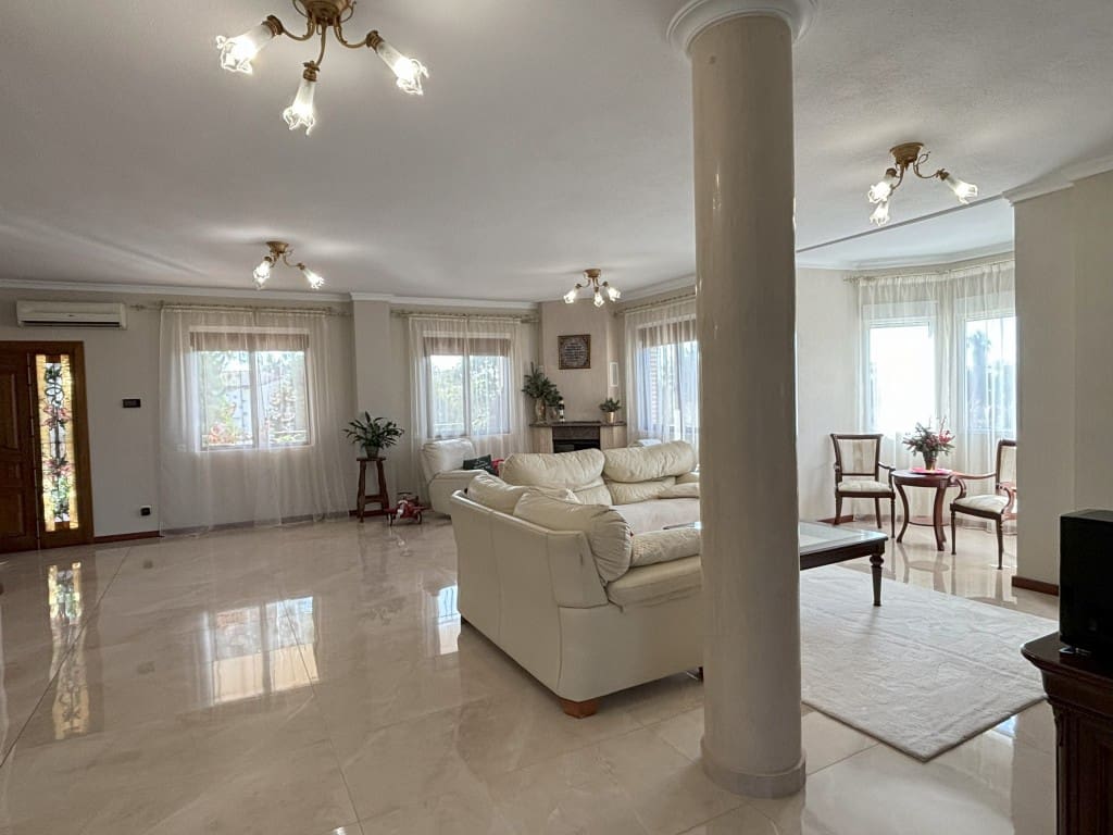 5 bedroom Villa for sale in Ciudad Quesada with pool - € 670,000 (Ref: 9099810)