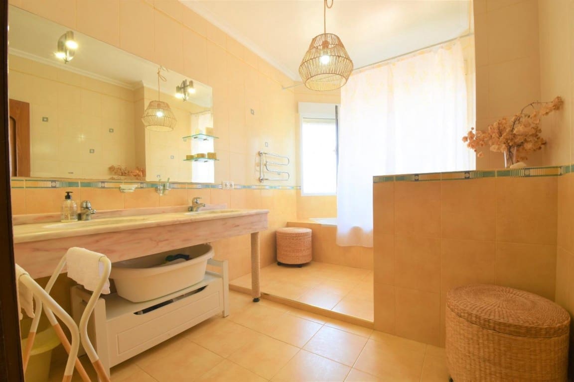 5 bedroom Villa for sale in Ciudad Quesada with pool - € 670,000 (Ref: 9099810)