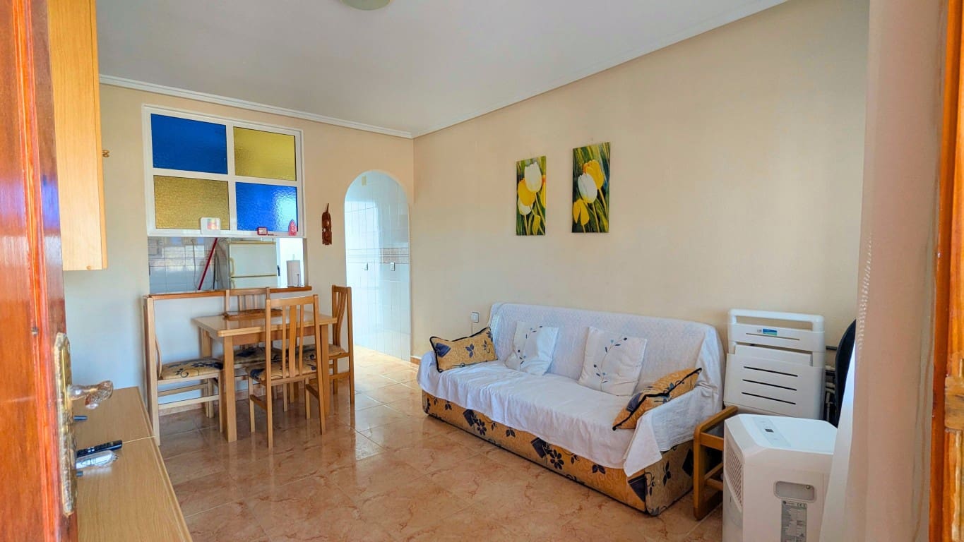 2 slaapkamer Penthouse te koop in Torrevieja met zwembad - € 119.000 (Ref: 9313975)