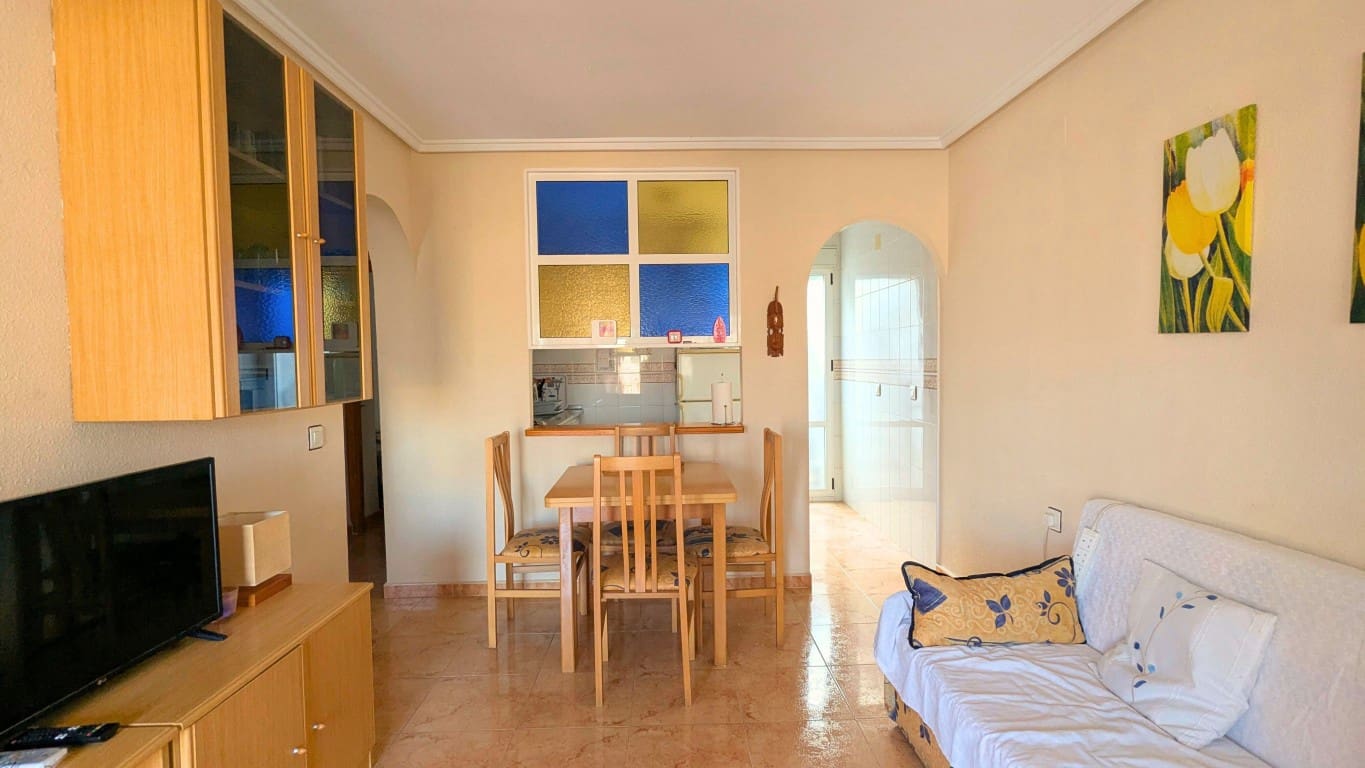 2 slaapkamer Penthouse te koop in Torrevieja met zwembad - € 119.000 (Ref: 9313975)