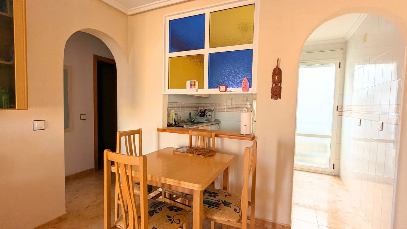 2 slaapkamer Penthouse te koop in Torrevieja met zwembad - € 119.000 (Ref: 9313975)