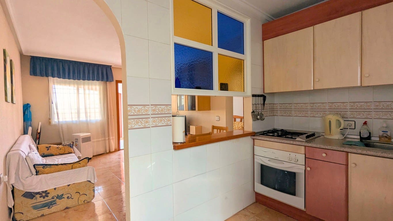 2 slaapkamer Penthouse te koop in Torrevieja met zwembad - € 119.000 (Ref: 9313975)