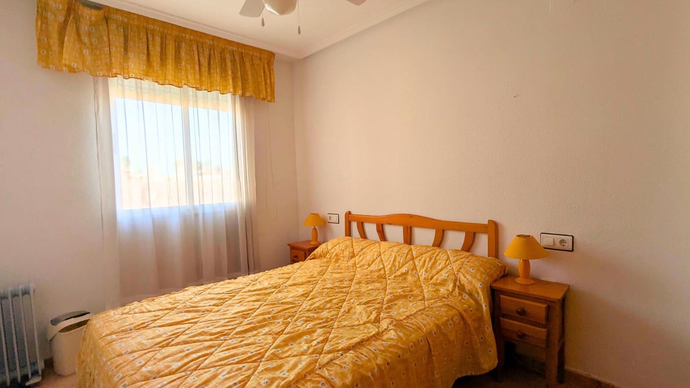 2 slaapkamer Penthouse te koop in Torrevieja met zwembad - € 119.000 (Ref: 9313975)