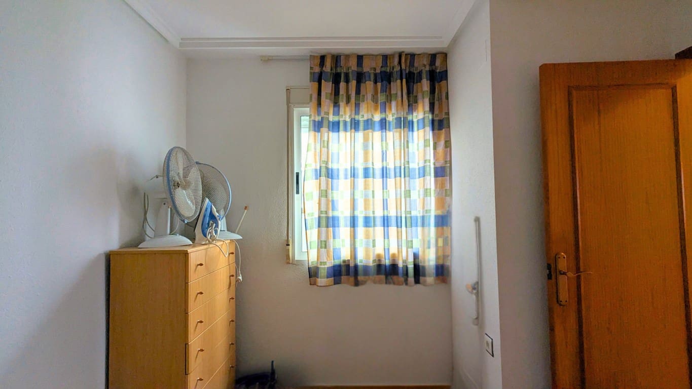 2 slaapkamer Penthouse te koop in Torrevieja met zwembad - € 119.000 (Ref: 9313975)