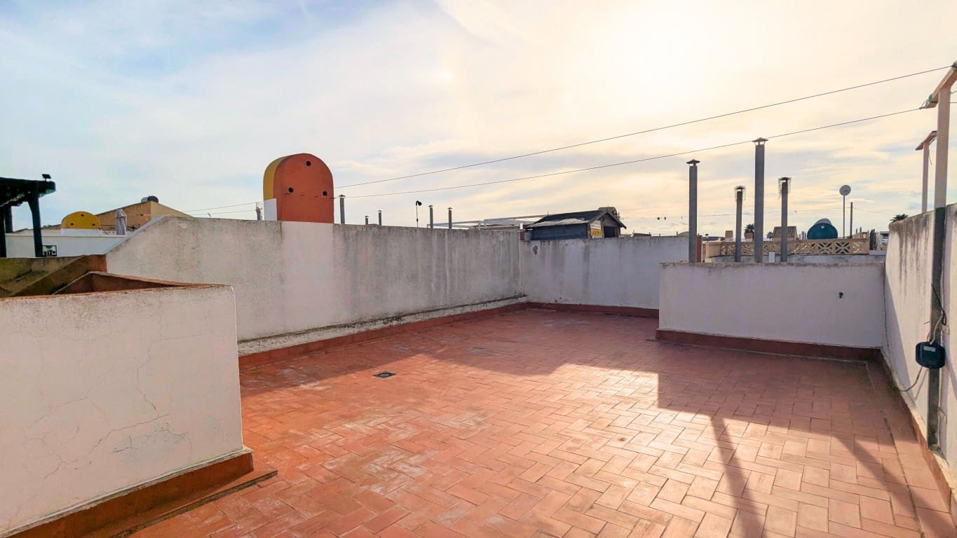 2 slaapkamer Penthouse te koop in Torrevieja met zwembad - € 119.000 (Ref: 9313975)
