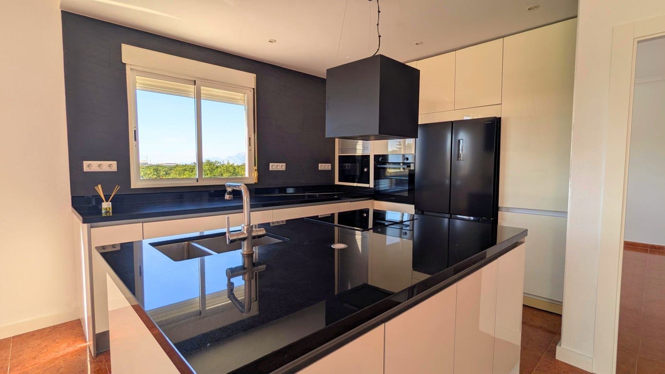 4 slaapkamer Villa te koop in Dolores met zwembad garage - € 560.000 (Ref: 9405835)