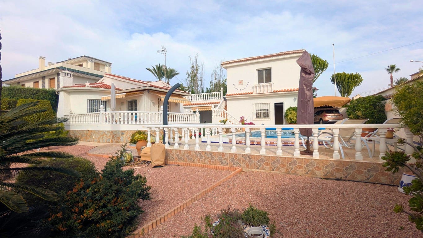 4 bedroom Villa for sale in Ciudad Quesada with pool garage - € 490,000 (Ref: 9405836)