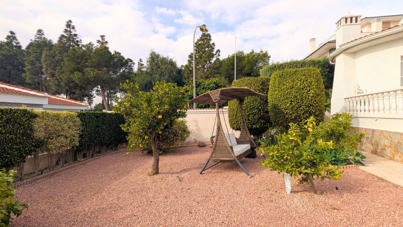 4 bedroom Villa for sale in Ciudad Quesada with pool garage - € 490,000 (Ref: 9405836)