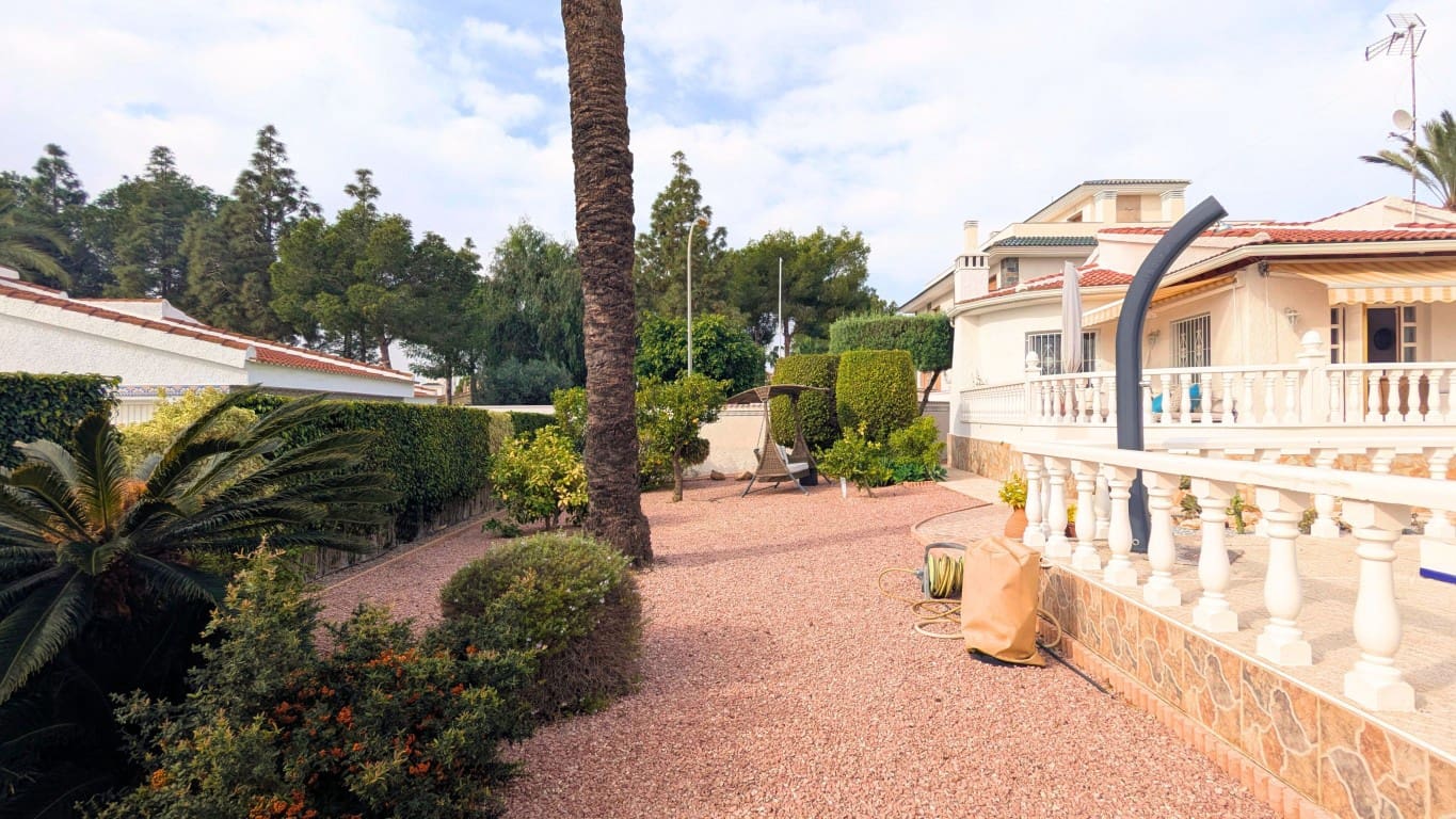 4 bedroom Villa for sale in Ciudad Quesada with pool garage - € 490,000 (Ref: 9405836)