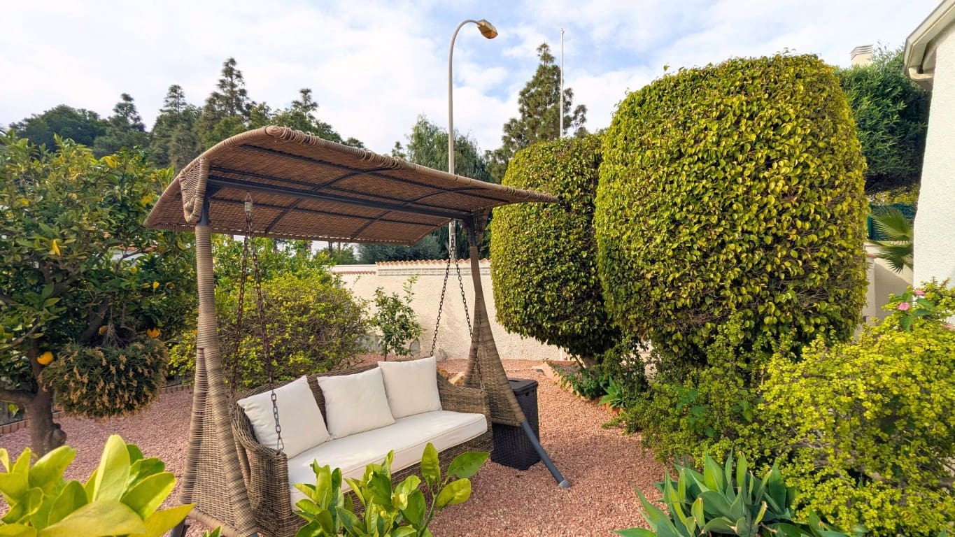 4 bedroom Villa for sale in Ciudad Quesada with pool garage - € 490,000 (Ref: 9405836)