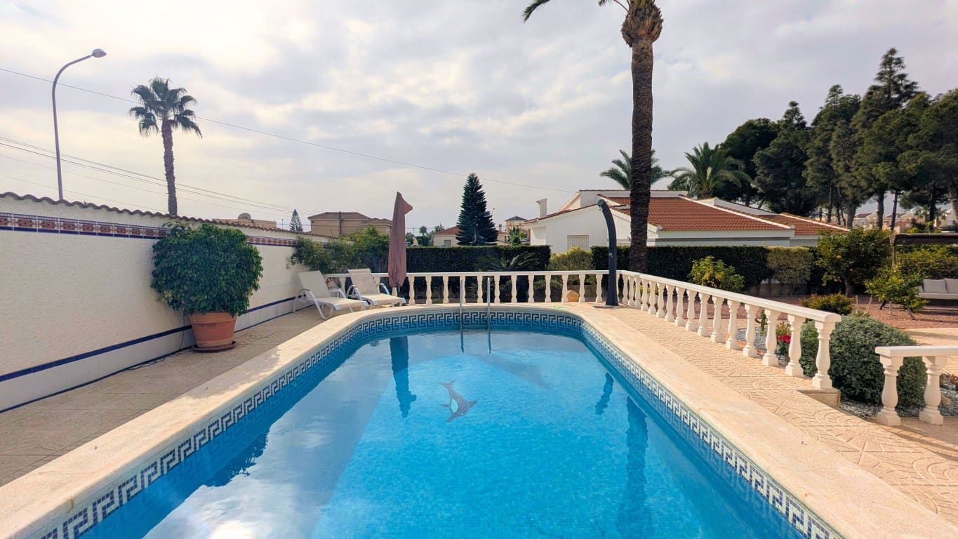 4 bedroom Villa for sale in Ciudad Quesada with pool garage - € 490,000 (Ref: 9405836)