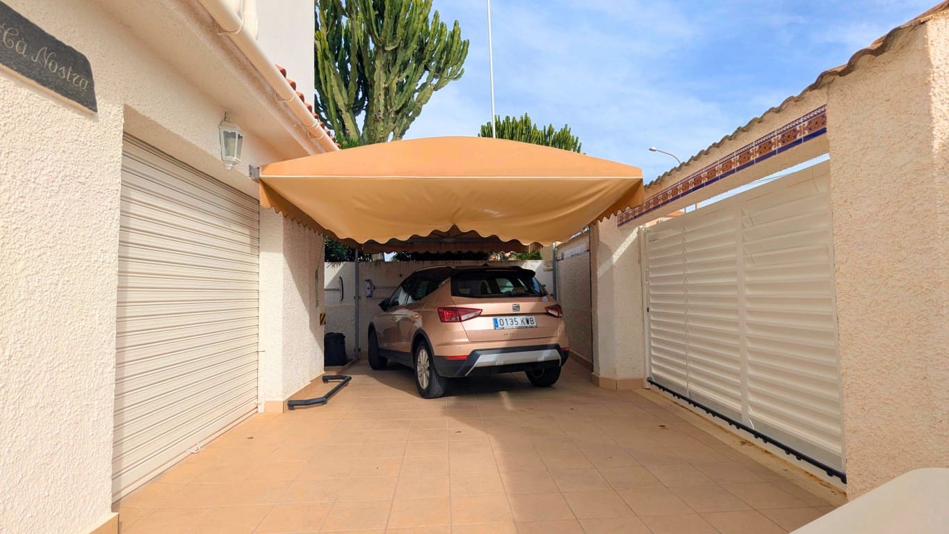 4 bedroom Villa for sale in Ciudad Quesada with pool garage - € 490,000 (Ref: 9405836)