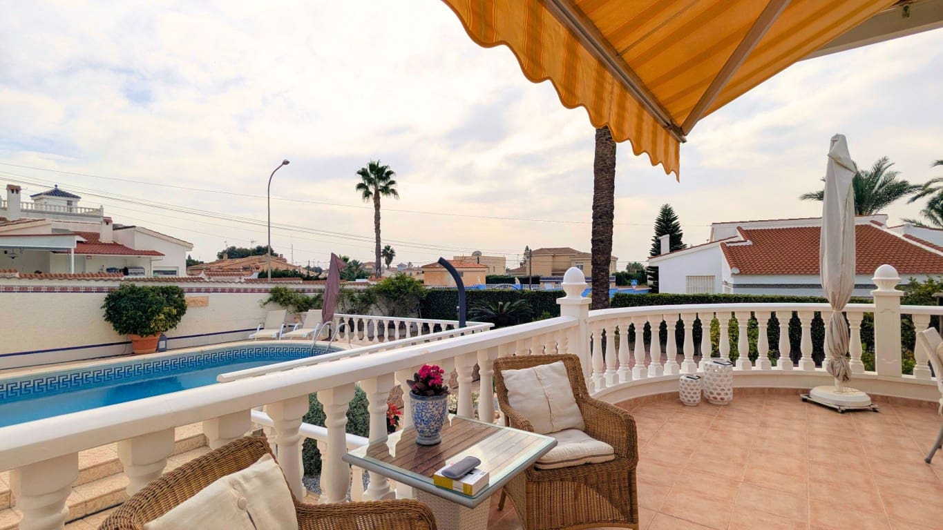 4 bedroom Villa for sale in Ciudad Quesada with pool garage - € 490,000 (Ref: 9405836)