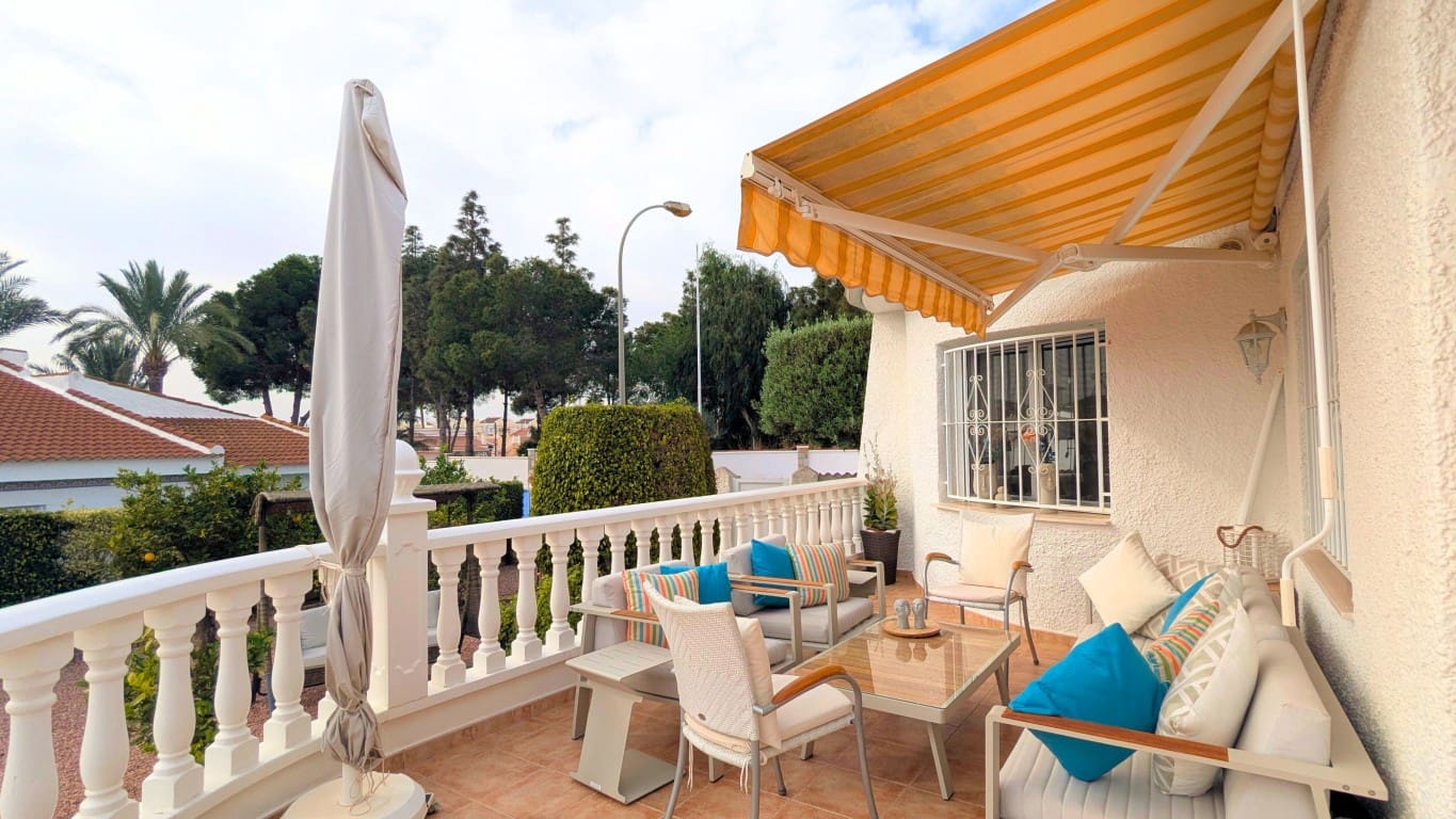 4 bedroom Villa for sale in Ciudad Quesada with pool garage - € 490,000 (Ref: 9405836)