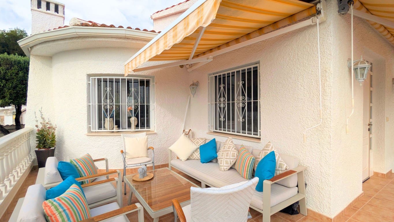 4 bedroom Villa for sale in Ciudad Quesada with pool garage - € 490,000 (Ref: 9405836)