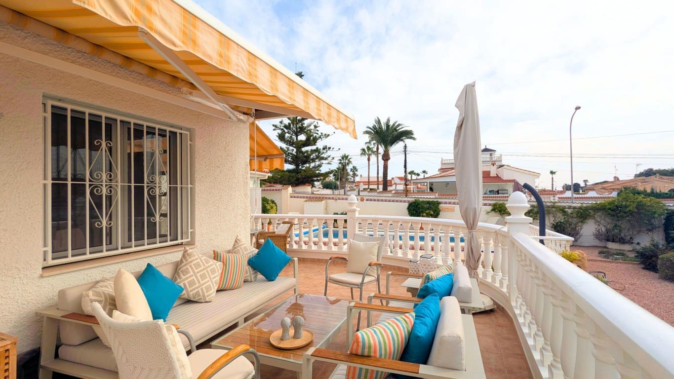 4 bedroom Villa for sale in Ciudad Quesada with pool garage - € 490,000 (Ref: 9405836)