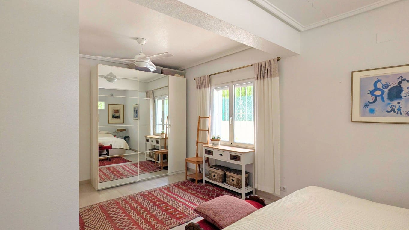 4 bedroom Villa for sale in Ciudad Quesada with pool garage - € 490,000 (Ref: 9405836)