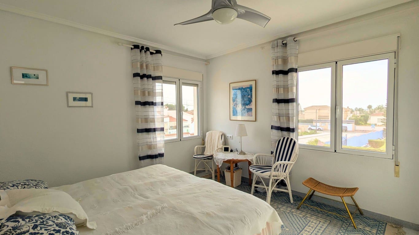 4 bedroom Villa for sale in Ciudad Quesada with pool garage - € 490,000 (Ref: 9405836)