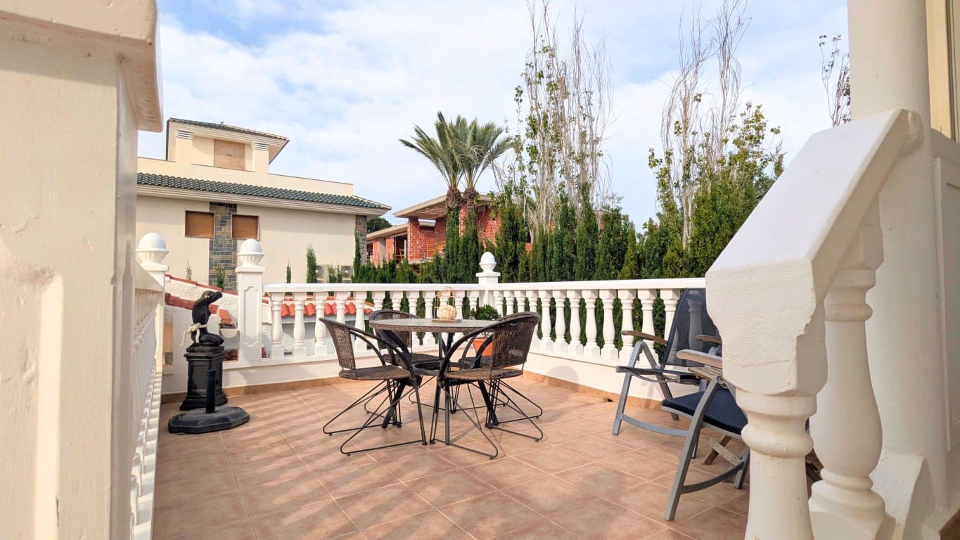 4 bedroom Villa for sale in Ciudad Quesada with pool garage - € 490,000 (Ref: 9405836)