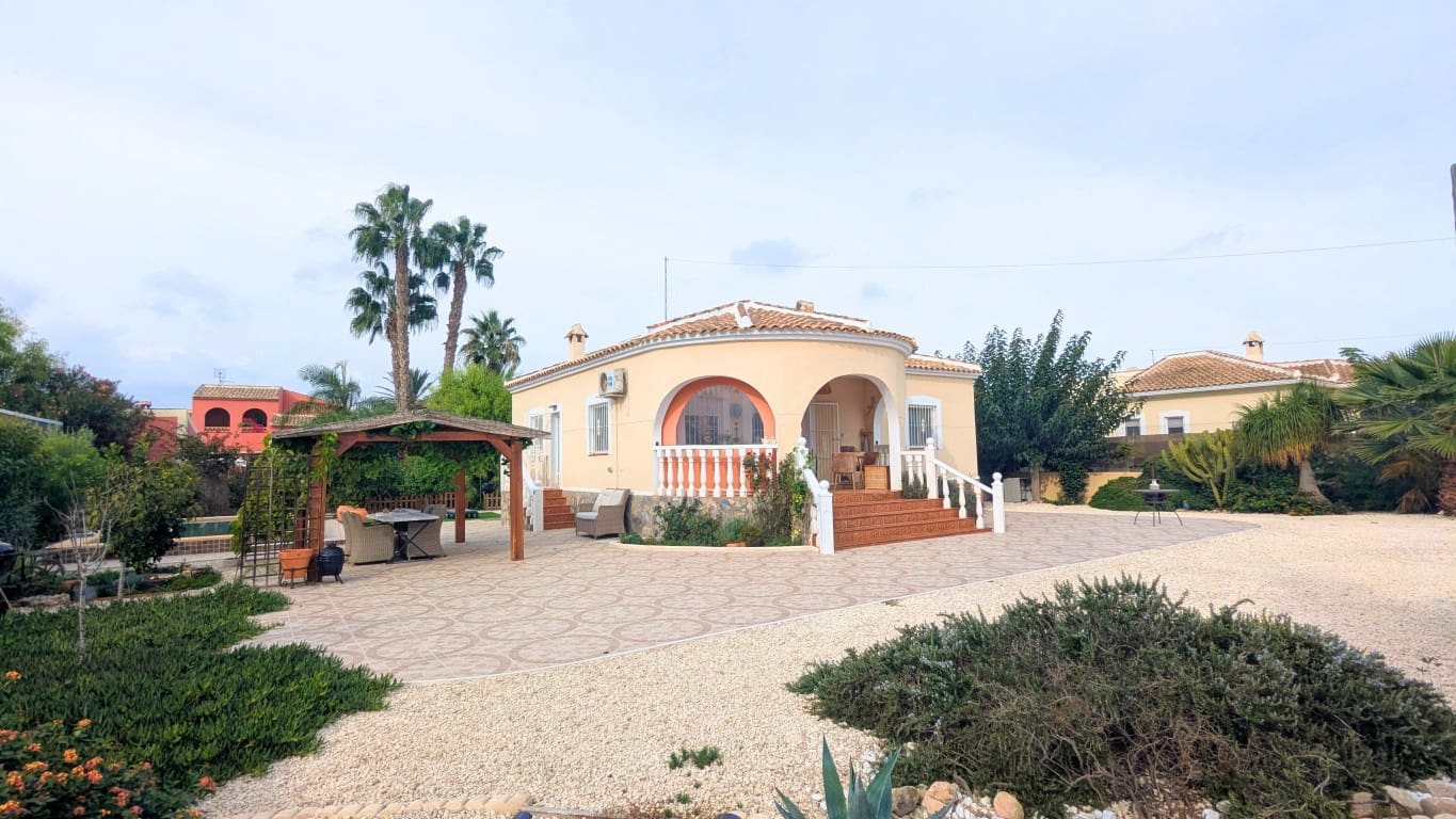 3 sovrum Villa till salu i Catral med pool - 295 000 € (Ref: 9405837)