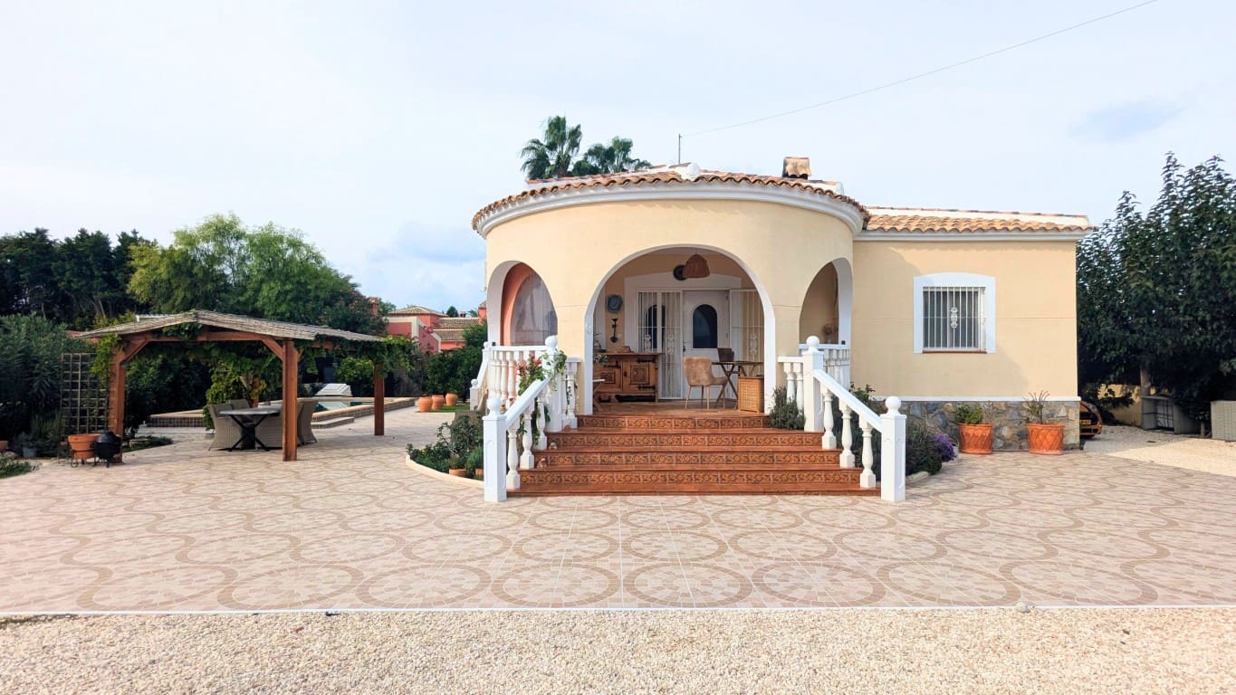 3 sovrum Villa till salu i Catral med pool - 295 000 € (Ref: 9405837)