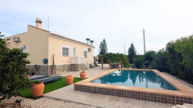 3 sovrum Villa till salu i Catral med pool - 295 000 € (Ref: 9405837)