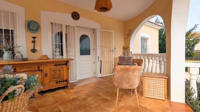 3 sovrum Villa till salu i Catral med pool - 295 000 € (Ref: 9405837)